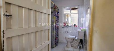 Casa de 5 alcobas en venta en Manrique Central, Medellín, 309 m² · foto 14 de 17