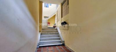 Casa de 5 alcobas en venta en Manrique Central, Medellín, 309 m² · foto 2 de 17
