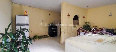 Casa de 5 alcobas en venta en Manrique Central, Medellín, 309 m² · foto 7 de 17