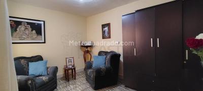 Casa de 5 alcobas en venta en Manrique Central, Medellín, 309 m² · foto 9 de 17