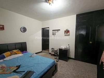 Casa de 5 alcobas en venta en Belen San Bernardo, Medellín, 362 m² · foto 2 de 18