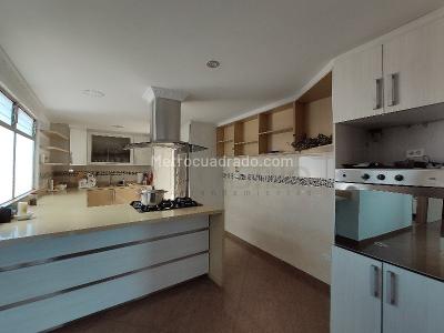 Apartamento de 3 alcobas en venta en Belen Granada, Medellín, 124 m² · foto 5 de 16