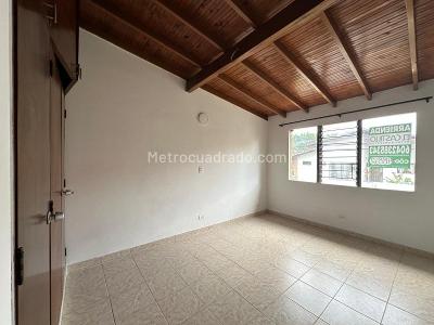 Casa de 3 alcobas en venta en Belen Miravalle, Medellín, 156 m² · foto 13 de 13
