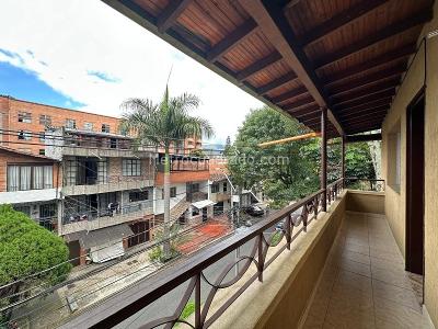 Casa de 3 alcobas en venta en Belen Miravalle, Medellín, 156 m² · foto 2 de 13
