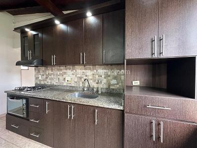 Casa de 3 alcobas en venta en Belen Miravalle, Medellín, 156 m² · foto 3 de 13