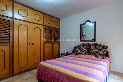 Casa de 4 alcobas en venta en La Castellana, Medellín, 242 m² · foto 13 de 20