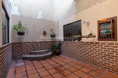 Casa de 4 alcobas en venta en La Castellana, Medellín, 242 m² · foto 8 de 20