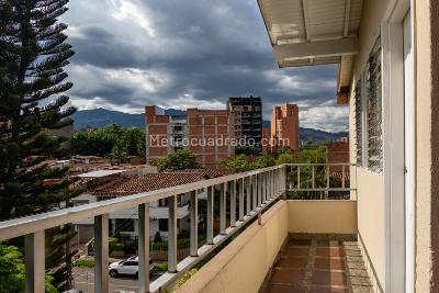 Apartamento en venta en La Almeria, Medellín · foto 2 de 20
