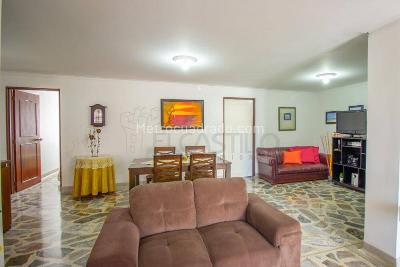 Apartamento de 3 alcobas en venta en Belen Rosales, Medellín, 137 m² · foto 2 de 12