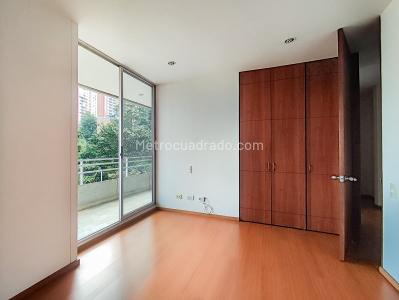 Apartamento de 2 alcobas en arriendo en El Poblado, Medellín, 120 m² · foto 13 de 16