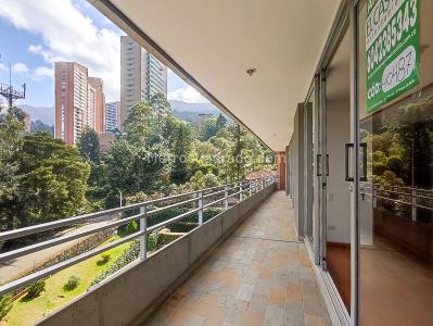 Apartamento de 2 alcobas en arriendo en El Poblado, Medellín, 120 m² · foto 3 de 16