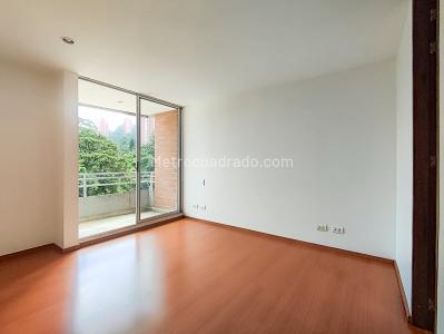 Apartamento de 2 alcobas en arriendo en El Poblado, Medellín, 120 m² · foto 7 de 16
