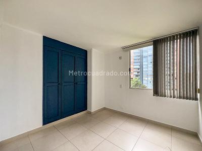 Apartamento de 2 alcobas en arriendo en Loma De Los Bernal, Medellín, 75 m² · foto 5 de 9