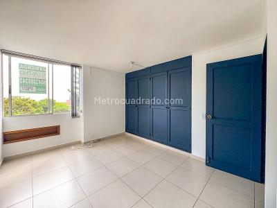 Apartamento de 2 alcobas en arriendo en Loma De Los Bernal, Medellín, 75 m² · foto 6 de 9