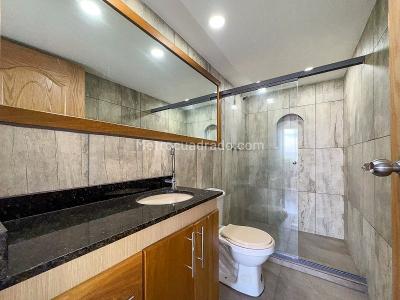 Apartamento de 2 alcobas en arriendo en Loma De Los Bernal, Medellín, 75 m² · foto 7 de 9