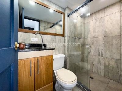Apartamento de 2 alcobas en arriendo en Loma De Los Bernal, Medellín, 75 m² · foto 8 de 9