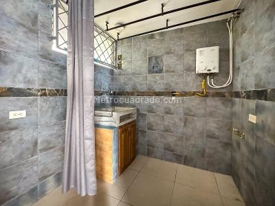 Apartamento de 2 alcobas en arriendo en Loma De Los Bernal, Medellín, 75 m² · foto 9 de 9