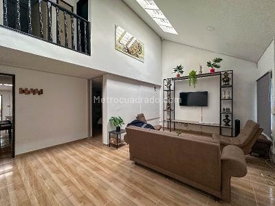 Casa en arriendo en Belen Malibu, Medellín · foto 2 de 16