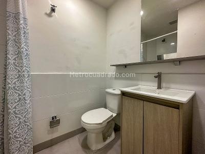 Apartaestudio en arriendo en La Almeria, Medellín, 43 m² · foto 5 de 9