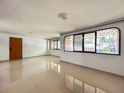 Apartamento de 2 alcobas en arriendo en Laureles, Medellín, 125 m² · foto 2 de 10