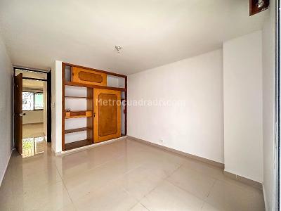 Apartamento de 2 alcobas en arriendo en Laureles, Medellín, 125 m² · foto 5 de 10