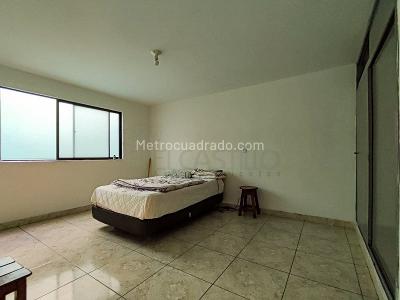 Apartamento de 4 alcobas en arriendo en Florida Nueva, Medellín, 130 m² · foto 5 de 11