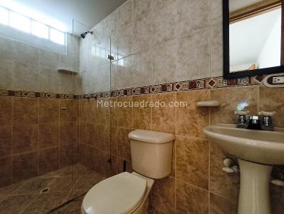 Apartamento de 4 alcobas en arriendo en El Velodromo, Medellín, 120 m² · foto 15 de 16