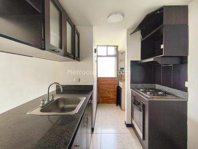 Apartamento de 3 alcobas en arriendo en Loma De Los Bernal, Medellín, 70 m² · foto 3 de 10