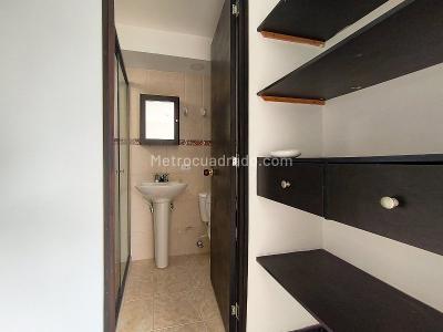Apartamento de 3 alcobas en arriendo en Loma De Los Bernal, Medellín, 70 m² · foto 7 de 10