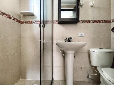Apartamento de 3 alcobas en arriendo en Loma De Los Bernal, Medellín, 70 m² · foto 8 de 10
