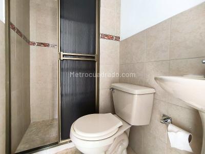 Apartamento de 3 alcobas en arriendo en Loma De Los Bernal, Medellín, 70 m² · foto 9 de 10