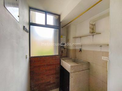 Apartamento de 3 alcobas en arriendo en Loma De Los Bernal, Medellín, 70 m² · foto 10 de 10