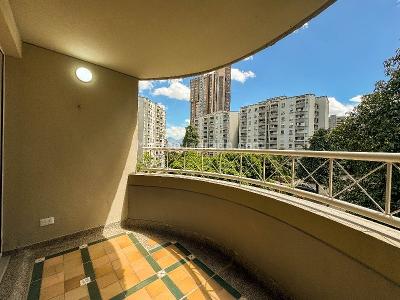 Apartamento de 3 alcobas en arriendo en El Tesoro, Medellín, 115 m² · foto 3 de 15