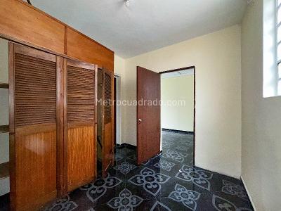 Casa de 5 alcobas en arriendo en Prado Centro, Medellín, 150 m² · foto 14 de 18
