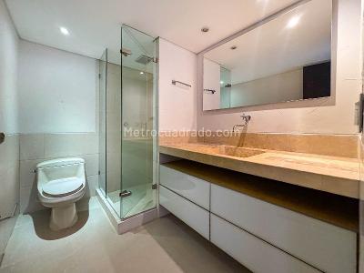 Apartamento de 3 alcobas en arriendo en El Poblado, Medellín, 140 m² · foto 10 de 12