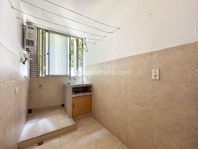 Apartamento de 3 alcobas en arriendo en El Poblado, Medellín, 140 m² · foto 11 de 12