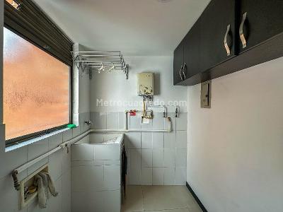 Apartamento de 3 alcobas en arriendo en Laureles, Medellín, 110 m² · foto 11 de 12