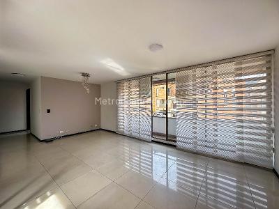 Apartamento de 3 alcobas en arriendo en Laureles, Medellín, 110 m² · foto 2 de 12