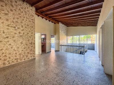 Apartamento de 4 alcobas en arriendo en El Velodromo, Medellín, 100 m² · foto 3 de 11