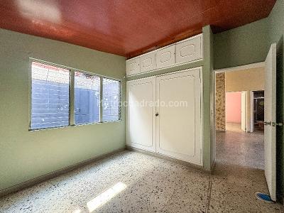 Apartamento de 4 alcobas en arriendo en El Velodromo, Medellín, 100 m² · foto 8 de 11