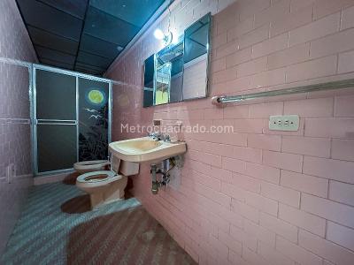 Apartamento de 4 alcobas en arriendo en El Velodromo, Medellín, 100 m² · foto 10 de 11