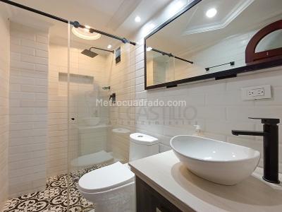 Casa de 5 alcobas en arriendo en Laureles, Medellín, 230 m² · foto 10 de 17