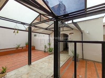 Casa de 5 alcobas en arriendo en Laureles, Medellín, 230 m² · foto 14 de 17