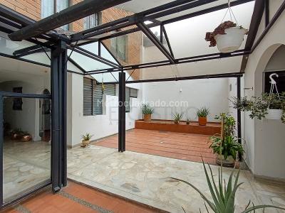 Casa de 5 alcobas en arriendo en Laureles, Medellín, 230 m² · foto 15 de 17