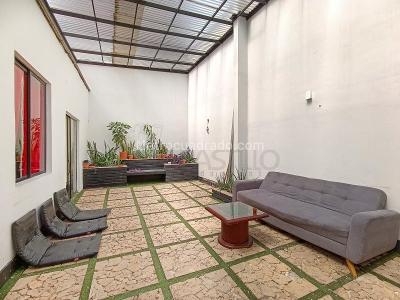 Casa de 5 alcobas en arriendo en Laureles, Medellín, 230 m² · foto 16 de 17