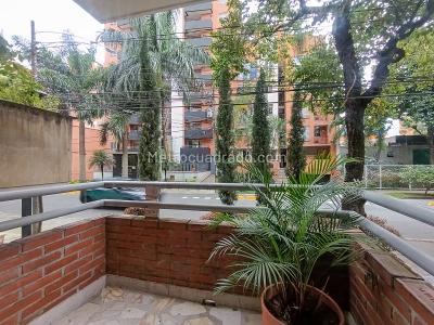 Casa de 5 alcobas en arriendo en Laureles, Medellín, 230 m² · foto 2 de 17