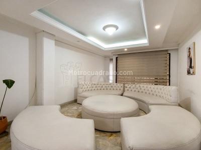 Casa de 5 alcobas en arriendo en Laureles, Medellín, 230 m² · foto 4 de 17