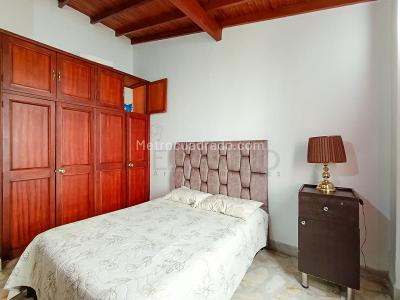 Casa de 5 alcobas en arriendo en Laureles, Medellín, 230 m² · foto 7 de 17