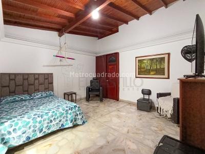 Casa de 5 alcobas en arriendo en Laureles, Medellín, 230 m² · foto 8 de 17