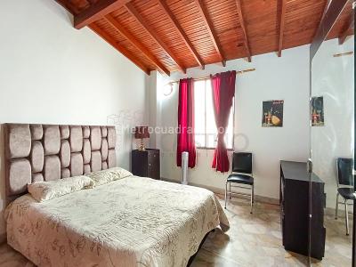 Casa de 5 alcobas en arriendo en Laureles, Medellín, 230 m² · foto 9 de 17